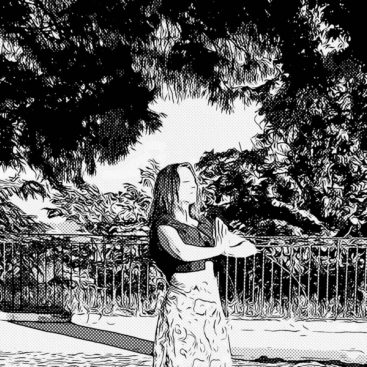Femme en posture de yoga, ménopause et renaissance
