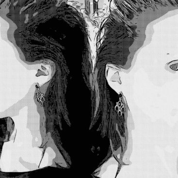 Dessin en noir et blanc d'un visage de femme qui se reflète - concept du Nitzot Yashen et des flammes jumelles dans la Kabbale