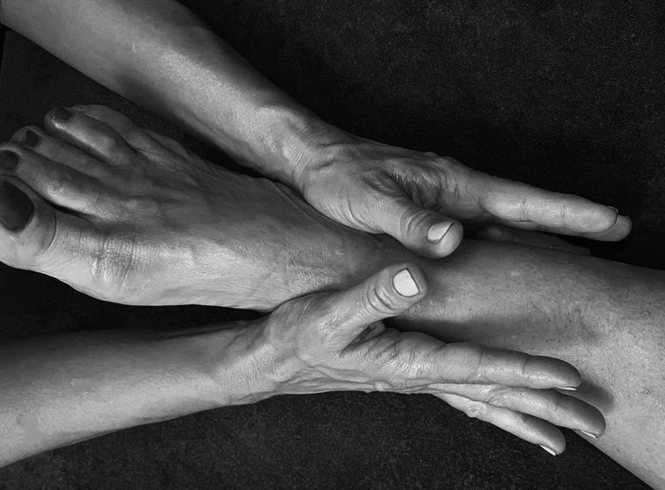 Offrir un massage des pieds traditionnel pour apaiser corps et esprit